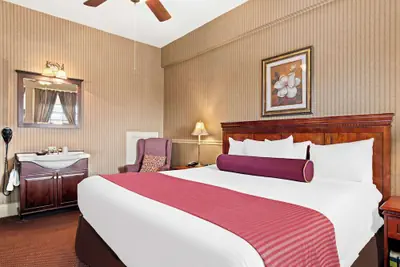 Photo 5 - Genetti Hotel, SureStay Collection by Best Western
