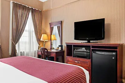 Photo 4 - Genetti Hotel, SureStay Collection by Best Western