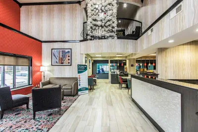 Photo 4 - Comfort Suites Fairgrounds West