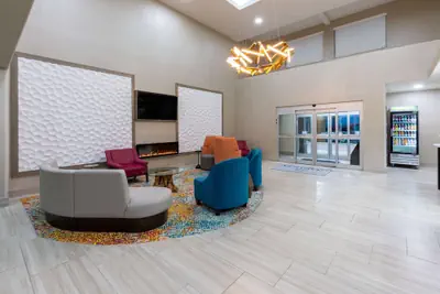Photo 5 - La Quinta Inn & Suites by Wyndham New Braunfels