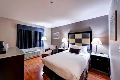 Photo 4 - SureStay Plus Hotel by Best Western Redding