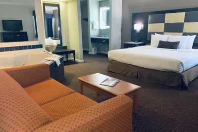 Photo 5 - SureStay Plus Hotel by Best Western Redding