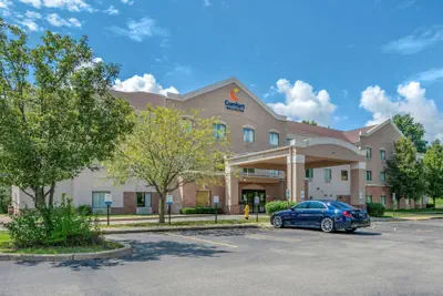 Photo 2 - Comfort Inn & Suites St. Louis - O'Fallon