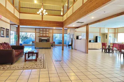 Photo 3 - Country Inn & Suites by Radisson, Bend, OR
