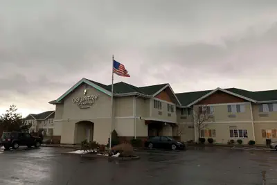 Photo 2 - Country Inn & Suites by Radisson, Bend, OR