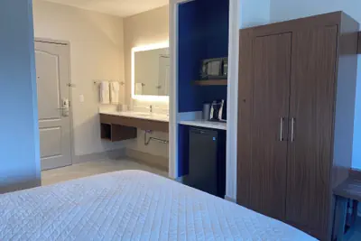 Photo 3 - Holiday Inn Express & Suites Mountain View Silicon Valley by IHG