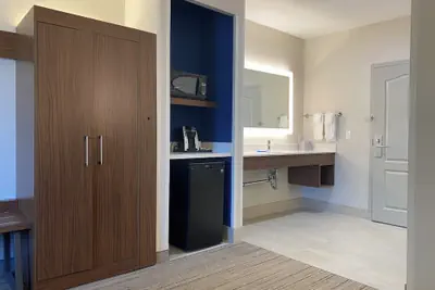 Photo 4 - Holiday Inn Express & Suites Mountain View Silicon Valley by IHG