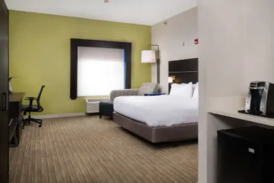 Photo 3 - Holiday Inn Express Hotel & Suites Independence-Kansas City by IHG