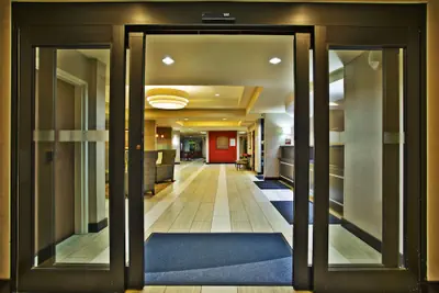 Photo 3 - Holiday Inn Express & Suites Springfield - Dayton Area by IHG