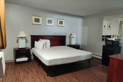 Photo 5 - Capri Motel
