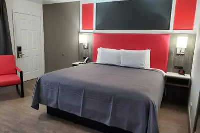 Photo 5 - Seven Seas Inn & Suites