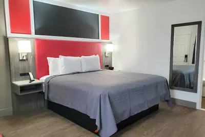 Photo 2 - Seven Seas Inn & Suites