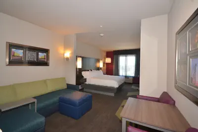 Photo 4 - Holiday Inn Express & Suites Oklahoma City Mid - Arpt Area by IHG