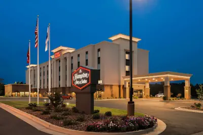 Photo 2 - Hampton Inn & Suites Lavonia