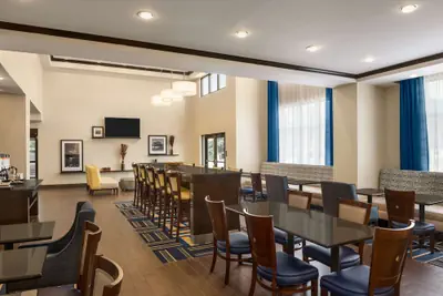 Photo 4 - Hampton Inn & Suites Lavonia