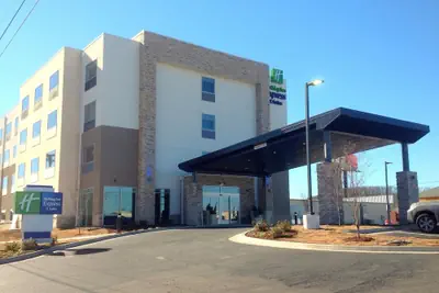 Photo 2 - Holiday Inn Express & Suites Tahlequah by IHG