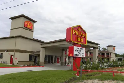 Photo 2 - Palace Inn Kingwood