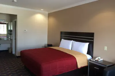 Photo 4 - Palace Inn Kingwood