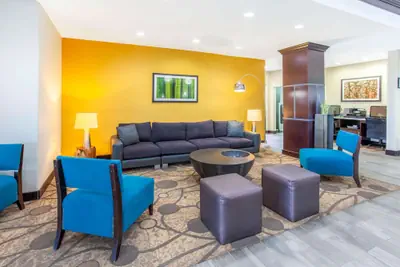 Photo 3 - La Quinta Inn & Suites by Wyndham Gonzales TX