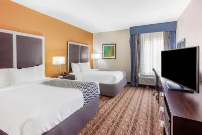 Photo 4 - La Quinta Inn & Suites by Wyndham Gonzales TX