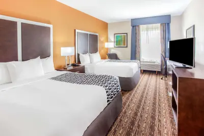 Photo 5 - La Quinta Inn & Suites by Wyndham Gonzales TX