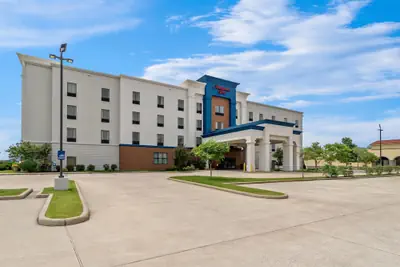 Photo 2 - Hampton Inn Marion