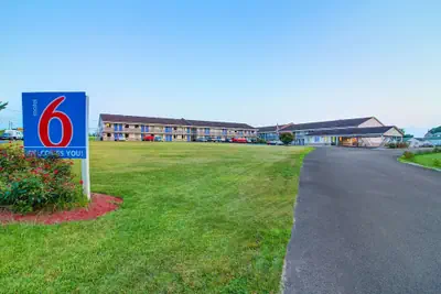Photo 2 - Motel 6 Charles Town, WV
