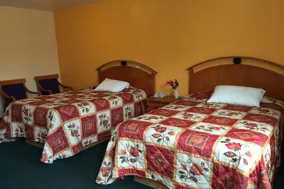 Photo 3 - Deluxe Inn