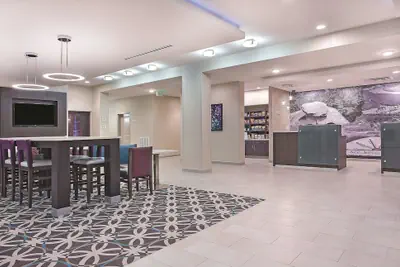 Photo 3 - La Quinta Inn & Suites by Wyndham Chattanooga - Lookout Mtn