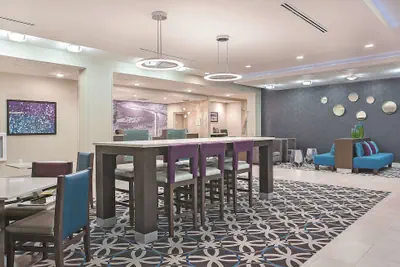Photo 4 - La Quinta Inn & Suites by Wyndham Chattanooga - Lookout Mtn