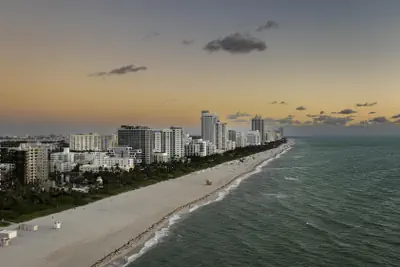 Photo 2 - Hilton Garden Inn Miami South Beach
