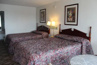 Photo 4 - Tourway Inn