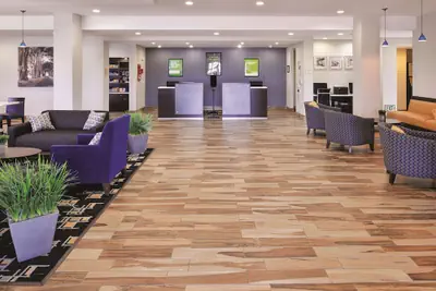Photo 5 - La Quinta Inn & Suites by Wyndham Karnes City - Kenedy