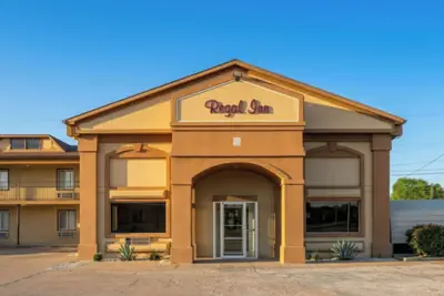Photo 2 - Regal Inn Coffeyville KS US 169