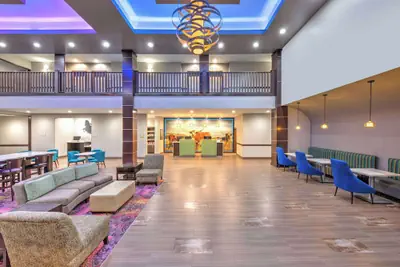 Photo 3 - La Quinta Inn & Suites by Wyndham Tyler - University Area