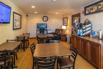 Photo 4 - My Place Hotel - Dickinson, ND