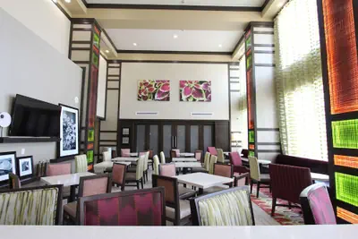 Photo 5 - Hampton Inn & Suites Dallas Market Center