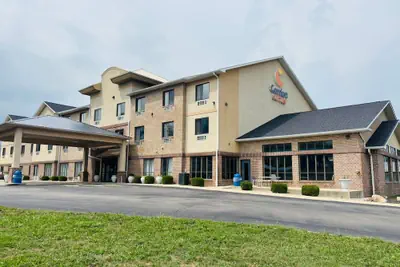 Photo 2 - Comfort Suites Plymouth near US-30
