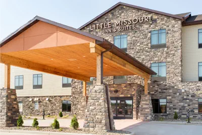 Photo 2 - Little Missouri Inn & Suites
