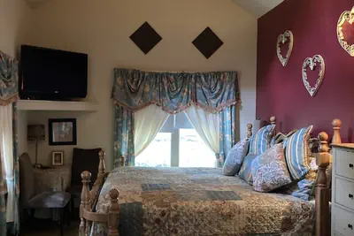 Photo 5 - All Seasons Treehouse Village