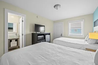 Photo 3 - Madison Beach Motel