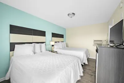Photo 4 - Madison Beach Motel