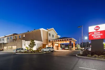 Photo 2 - Best Western Plus Boardman Inn & Suites