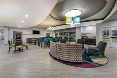 Photo 4 - La Quinta Inn & Suites by Wyndham Houston Humble Atascocita