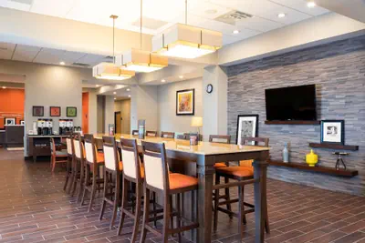 Photo 4 - Hampton Inn Kalamazoo