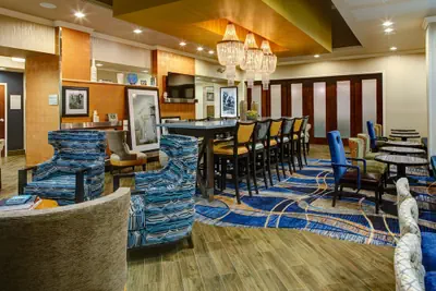 Photo 5 - Hampton Inn & Suites Columbus