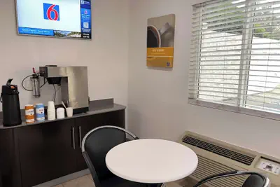 Photo 4 - Motel 6 Orange, CA - Anaheim