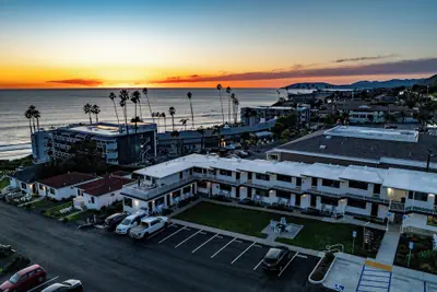 Photo 2 - The Tides Oceanview Inn and Cottages