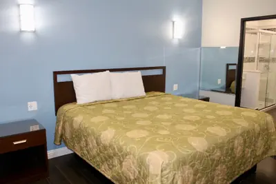 Photo 4 - Crescent Inn