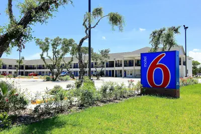 Photo 2 - Motel 6 Rockport, TX